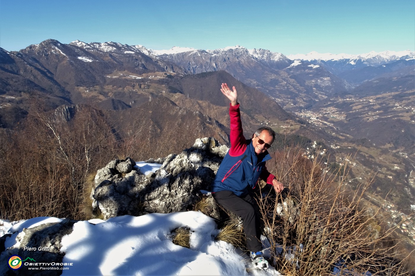 48 Spettacolare vista sulla Valle Brembana e i suoi monti.JPG